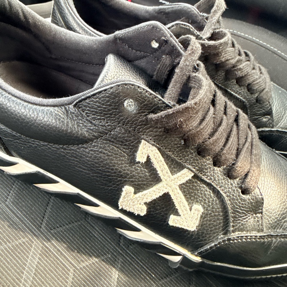 Off-White Black and White Men's Sneakers